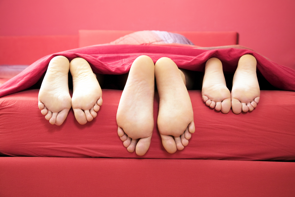 the-unspoken-rules-of-bed-sharing-uk-bed-store